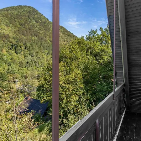 2 Bedroom Amazing In Holiday home *