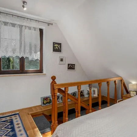 2 Bedroom Amazing In Holiday home Mala Lesnica