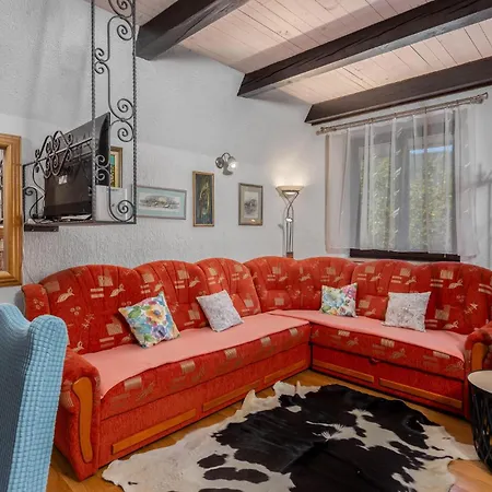 2 Bedroom Amazing In Mala Lesnica