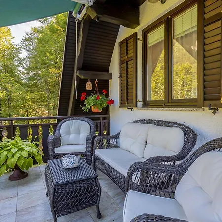 2 Bedroom Amazing In Mala Lesnica